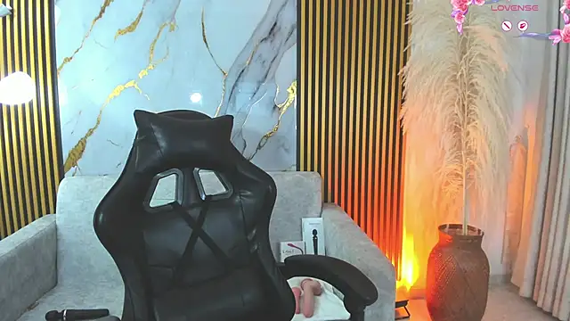 Snapshot of KrystalEvans chatting on September 19, 2025, 8:20 pm KrystalEvans online show from September 19, 2025, 8:20 pm