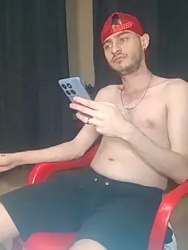 Snapshot of bigcockwhite777 chatting on November 4, 2025, 9:03 pm bigcockwhite777 online show from November 4, 2025, 9:03 pm