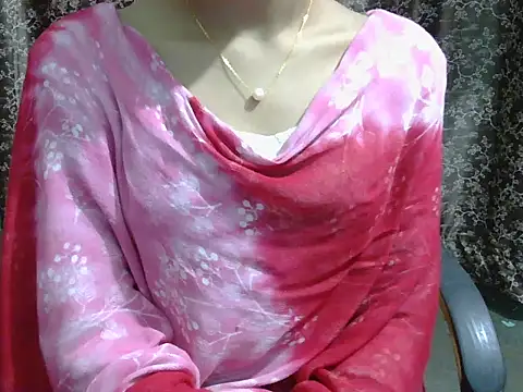 Snapshot of lovely_soniya chatting on December 23, 2025, 8:23 am lovely soniya online show from December 23, 2025, 8:23 am