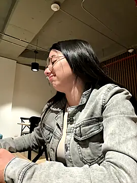 Snapshot of Michelle_Zoe chatting on November 26, 2025, 2:12 am Michelle Zoe online show from November 26, 2025, 2:12 am