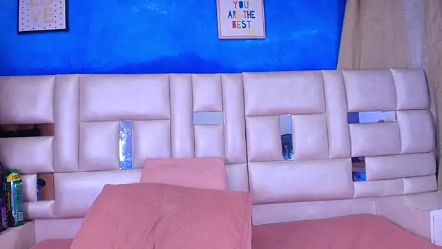 emmacurvy online show from September 17, 2025, 3:08 am