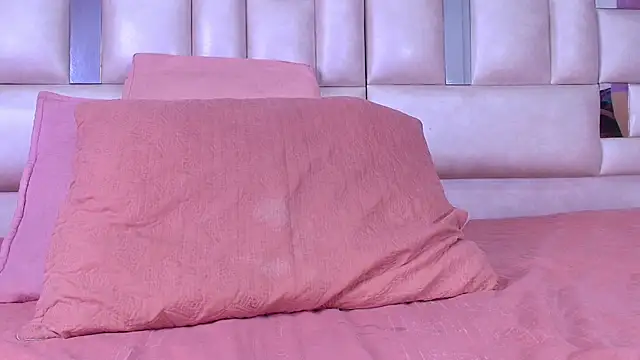 emmacurvy online show from October 10, 2025, 3:05 am