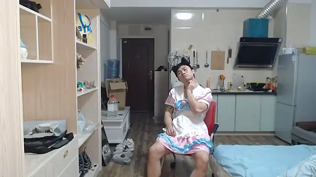 Azyrrgg online show from December 18, 2025, 11:49 am