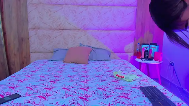 Snapshot of AbrilPeach chatting on September 10, 2025, 4:23 am AbrilPeach online show from September 10, 2025, 4:23 am