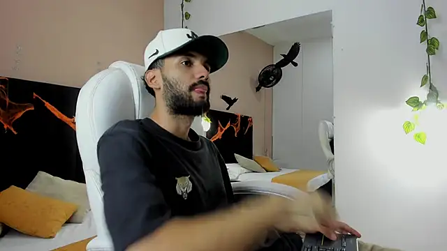 Snapshot of Ryan_Jackson_ chatting on October 16, 2025, 11:50 pm Ryan Jackson online show from October 16, 2025, 11:50 pm