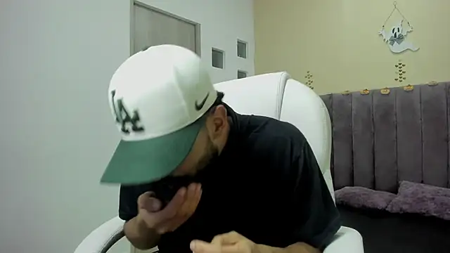 Snapshot of Ryan_Jackson_ chatting on October 27, 2025, 10:47 pm Ryan Jackson online show from October 27, 2025, 10:47 pm