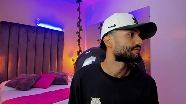 Snapshot of Ryan_Jackson_ chatting on December 14, 2025, 12:27 am Ryan Jackson online show from December 14, 2025, 12:27 am