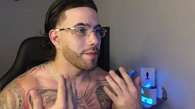 Snapshot of Ades_Lowe chatting on March 31, 2026, 5:52 am Ades Lowe online show from March 31, 2026, 5:52 am