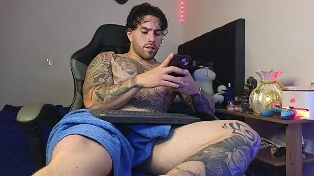 Snapshot of Ades_Lowe chatting on April 8, 2026, 5:18 am Ades Lowe online show from April 8, 2026, 5:18 am