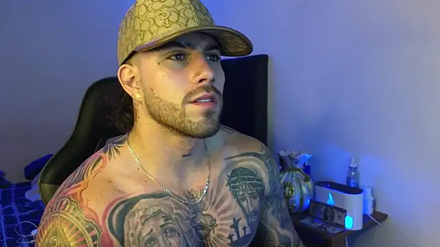 Snapshot of Ades_Lowe chatting on April 13, 2026, 8:20 am Ades Lowe online show from April 13, 2026, 8:20 am