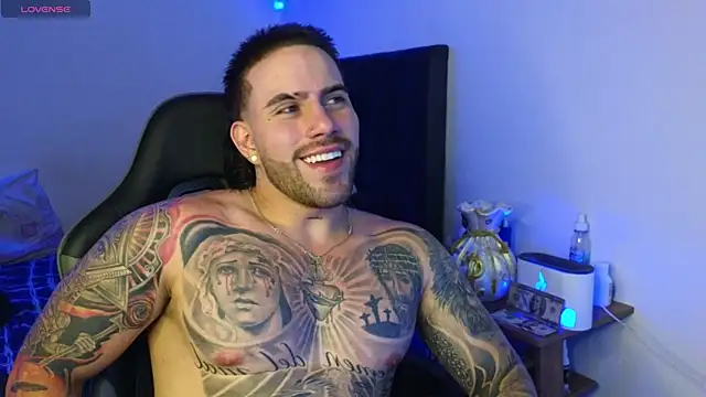 Snapshot of Ades_Lowe chatting on April 14, 2026, 7:03 am Ades Lowe online show from April 14, 2026, 7:03 am