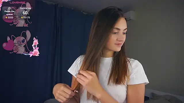 LoraDavi online show from October 23, 2025, 7:18 am