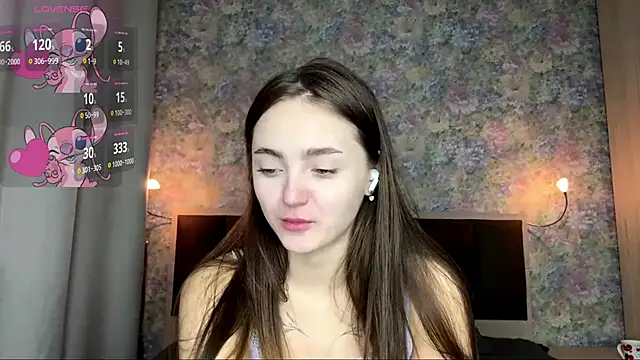 LoraDavi online show from April 11, 2026, 7:56 am