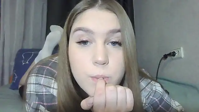 yourhoney Lola  online show from November 29, 2025, 1:14 pm