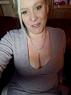 Bouncy-Bella28X online show from December 19, 2025, 12:56 pm