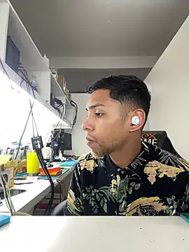 Oqui online show from April 1, 2026, 8:17 pm