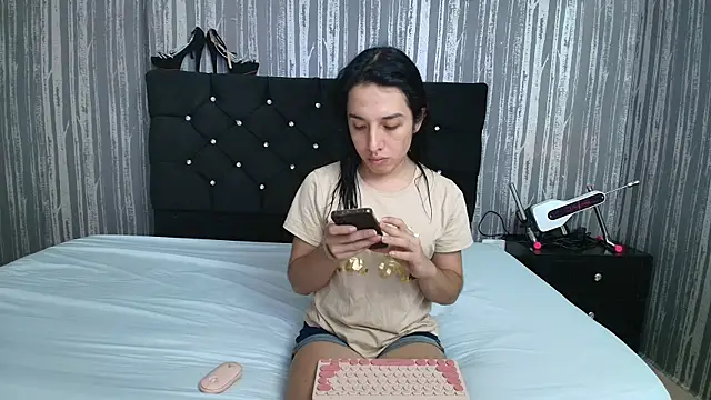 Alicee Moonn online show from October 18, 2025, 10:38 am