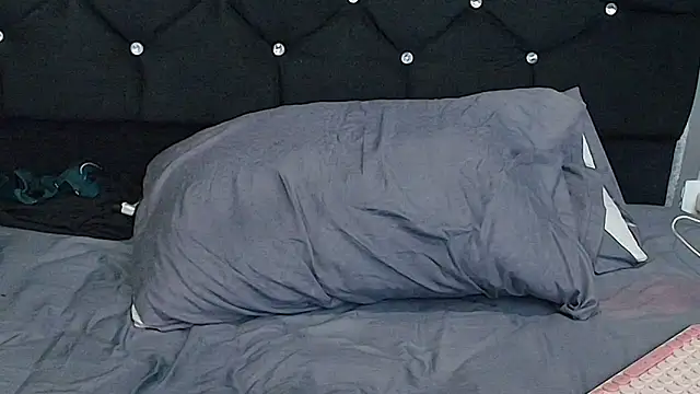 Alicee Moonn online show from November 27, 2025, 8:49 am