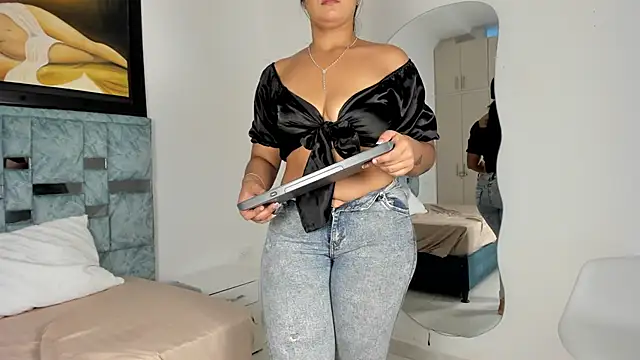 tamara lovv online show from November 5, 2025, 12:16 pm