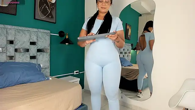 tamara lovv online show from November 28, 2025, 12:19 pm