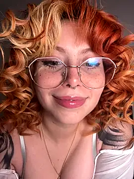 Snapshot of YunoRose_ chatting on October 20, 2025, 3:51 am YunoRose online show from October 20, 2025, 3:51 am