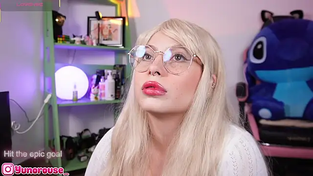 Snapshot of YunoRose_ chatting on October 21, 2025, 3:18 am YunoRose online show from October 21, 2025, 3:18 am