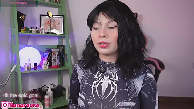 Snapshot of YunoRose_ chatting on October 28, 2025, 3:21 am YunoRose online show from October 28, 2025, 3:21 am