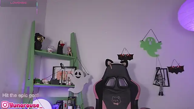 Snapshot of YunoRose_ chatting on November 6, 2025, 4:24 am YunoRose online show from November 6, 2025, 4:24 am