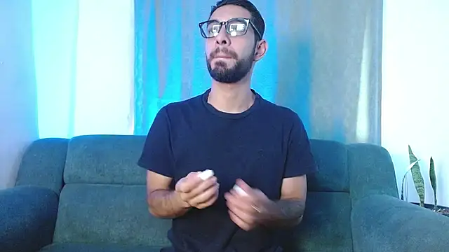 ReyPablo1 online show from October 14, 2025, 9:15 pm