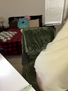 Snapshot of Alix_Valentine chatting on February 8, 2026, 5:38 pm Alix Valentine online show from February 8, 2026, 5:38 pm