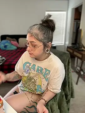 Snapshot of Alix_Valentine chatting on February 17, 2026, 7:09 pm Alix Valentine online show from February 17, 2026, 7:09 pm