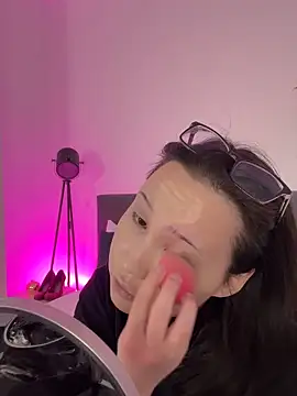 Snapshot of AsiaVegas chatting on September 12, 2025, 6:35 am AsiaVegas online show from September 12, 2025, 6:35 am