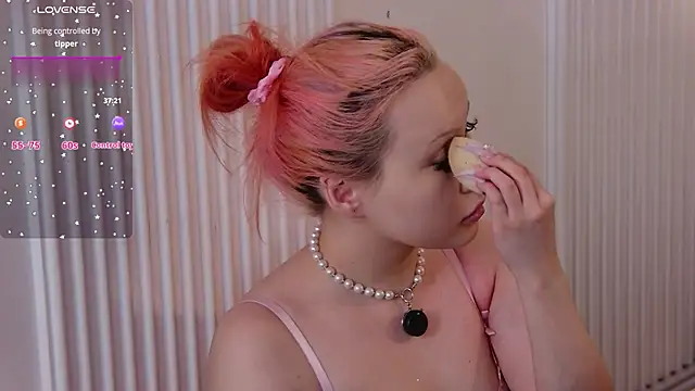 Snapshot of AsiaVegas chatting on November 18, 2025, 4:44 pm AsiaVegas online show from November 18, 2025, 4:44 pm