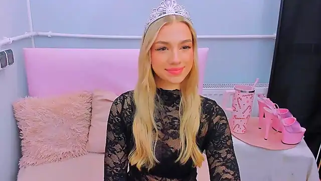 Snapshot of EvetteRose chatting on January 17, 2026, 8:23 pm EvetteRose online show from January 17, 2026, 8:23 pm