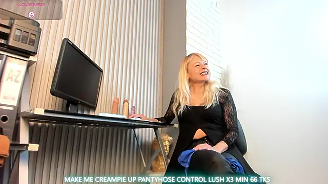 Snapshot of samanthajonexxx chatting on February 20, 2026, 3:56 pm samanthajonexxx online show from February 20, 2026, 3:56 pm