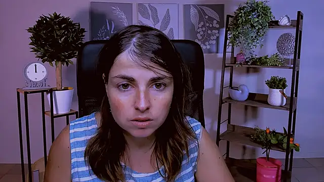 Snapshot of MartaEdams chatting on October 17, 2025, 6:05 am MartaEdams online show from October 17, 2025, 6:05 am