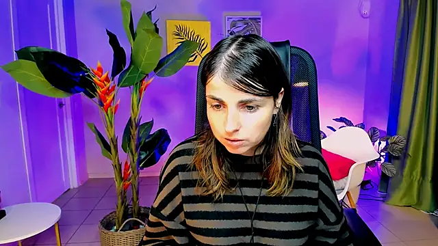 Snapshot of MartaEdams chatting on November 18, 2025, 6:18 am MartaEdams online show from November 18, 2025, 6:18 am