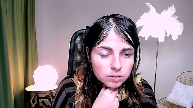 Snapshot of MartaEdams chatting on November 19, 2025, 6:24 am MartaEdams online show from November 19, 2025, 6:24 am