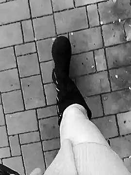 Snapshot of KOte7 chatting on November 25, 2025, 10:48 am KOte7 online show from November 25, 2025, 10:48 am