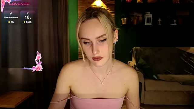 Snapshot of Belle_Vill3575 chatting on September 12, 2025, 8:25 am Belle Vill3575 online show from September 12, 2025, 8:25 am