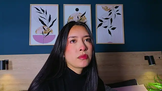 SarahMiler  online show from November 14, 2025, 7:45 pm