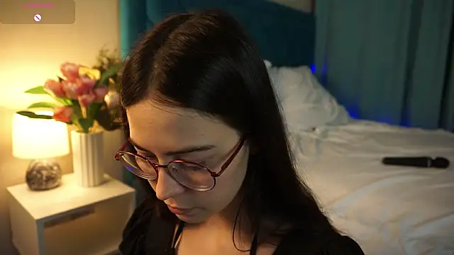 ywixos online show from November 6, 2025, 1:23 pm