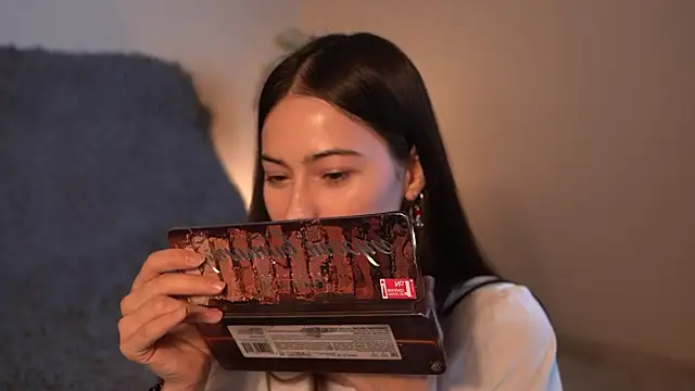 Snapshot of ywixos chatting on December 22, 2025, 1:19 pm ywixos online show from December 22, 2025, 1:19 pm