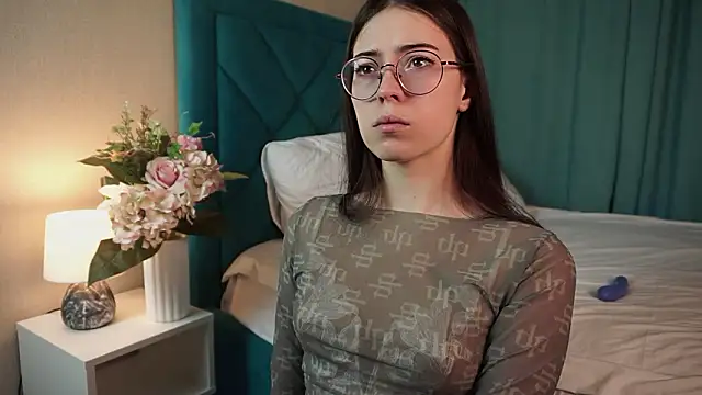 Snapshot of ywixos chatting on February 8, 2026, 2:09 pm ywixos online show from February 8, 2026, 2:09 pm