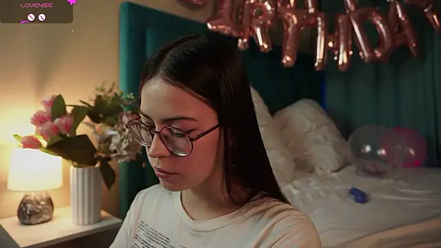 Snapshot of ywixos chatting on February 20, 2026, 3:01 pm ywixos online show from February 20, 2026, 3:01 pm