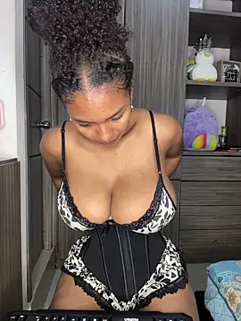 Snapshot of Mia_sweet80 chatting on October 18, 2025, 2:58 am Mia sweet80 online show from October 18, 2025, 2:58 am