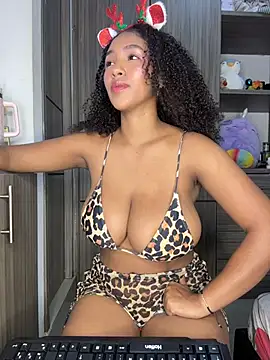 Snapshot of Mia_sweet80 chatting on December 13, 2025, 10:26 pm Mia sweet80 online show from December 13, 2025, 10:26 pm