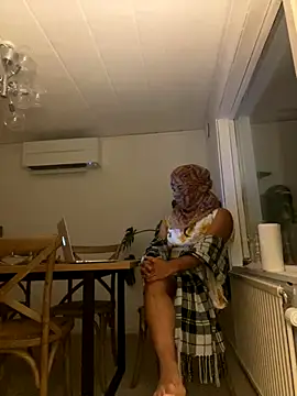 Snapshot of latina-pene chatting on December 16, 2025, 5:51 pm latina-pene online show from December 16, 2025, 5:51 pm