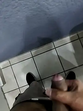 Snapshot of Leofj007 chatting on December 19, 2025, 11:01 pm Leofj007 online show from December 19, 2025, 11:01 pm