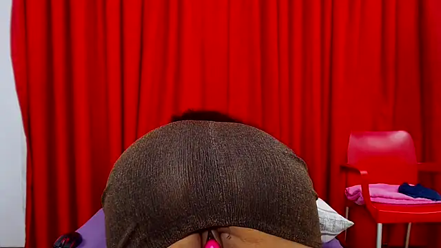 SexyBustyBoobs online show from December 19, 2025, 4:14 pm